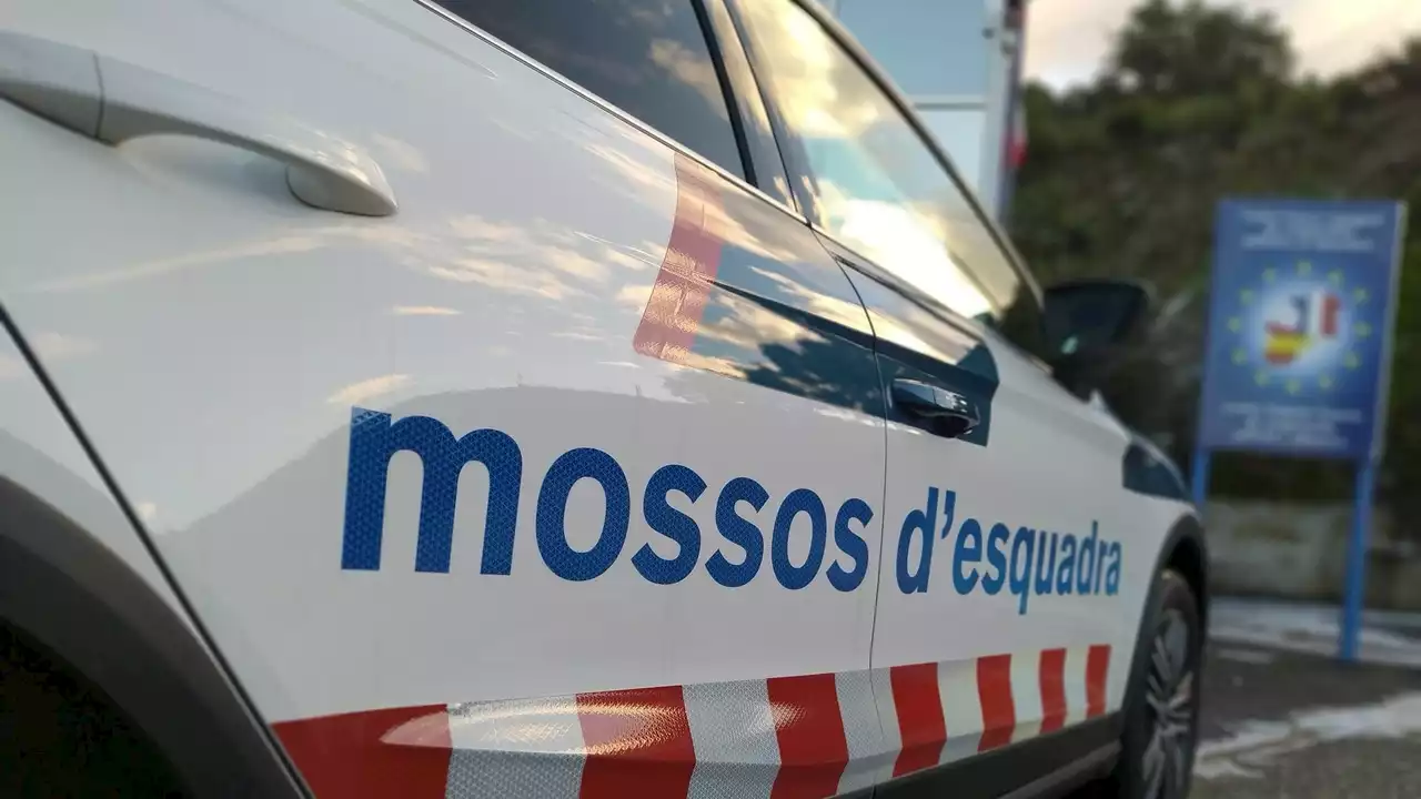 Los Mossos controlan los accesos a una fiesta ilegal con 200 personas en Sant Jordi Desvalls (Girona)