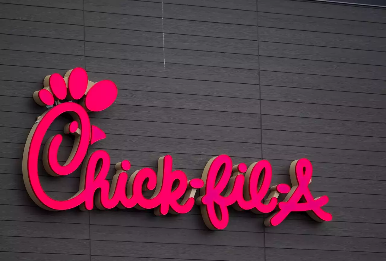 Man kills woman in Georgia Chick-fil-A drive-thru, turns gun on himself