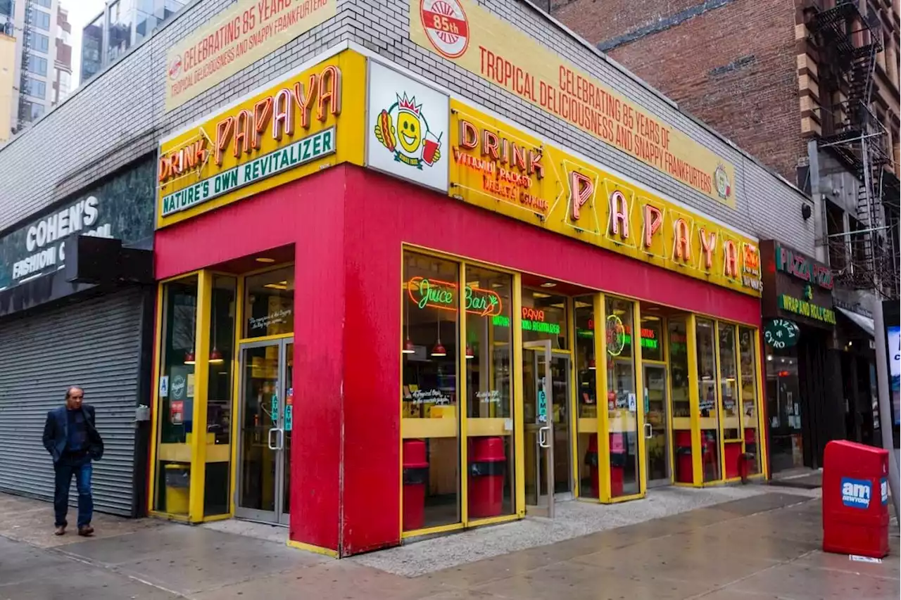 Hot dog! Upper East Side’s Papaya King heads across the street after getting 86ed from original location | amNewYork