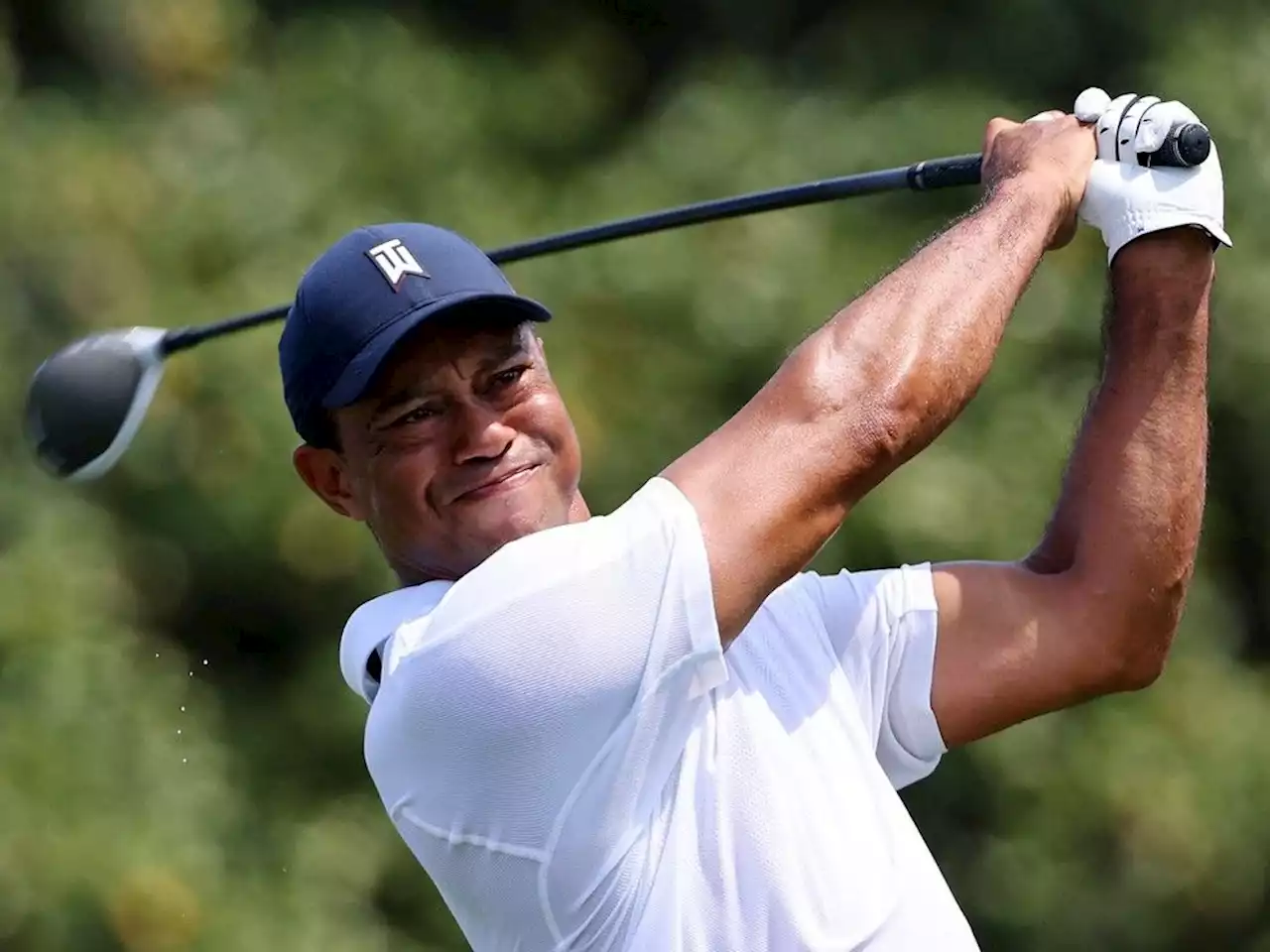 Tiger Woods labours, limps to first-round 74 at Masters