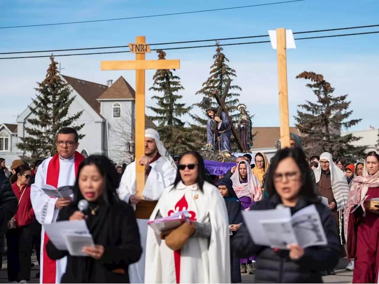 Calgary Catholics resurrect Good Friday ritual after pandemic absence