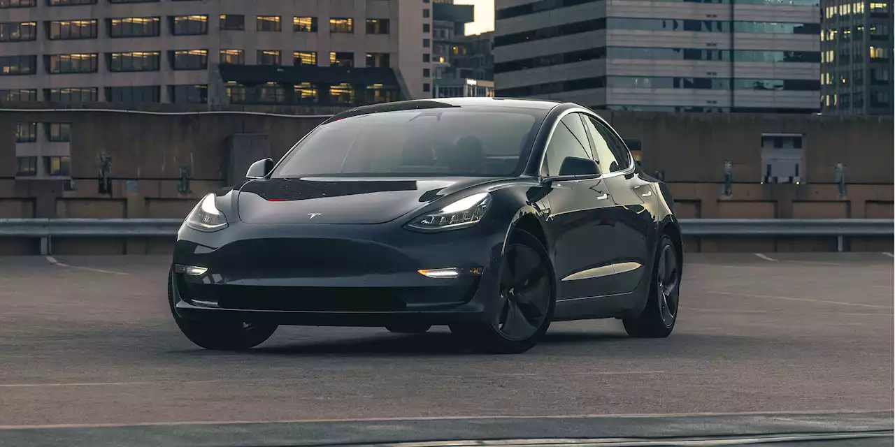 Tesla Model 3 Gets Price Cut as Reduced Tax Credit Looms