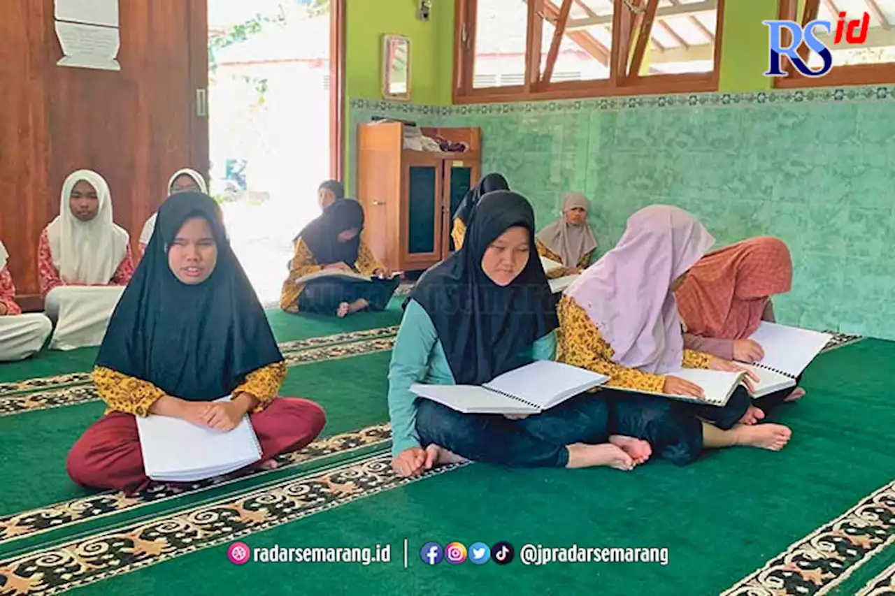 Keterbatasan Penglihatan Tak Menghalangi Tadarus Alquran