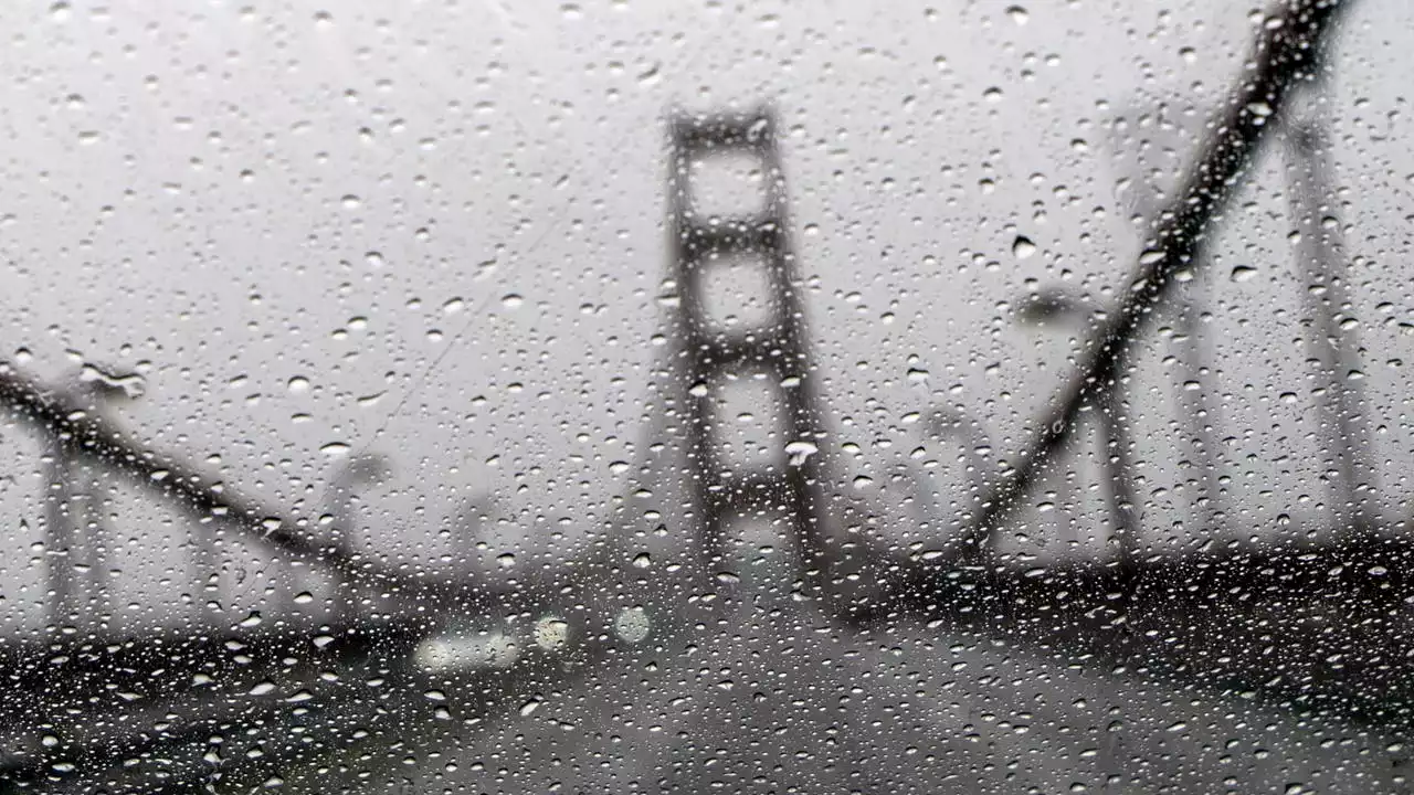 Rain ushers in San Francisco Giants home opener