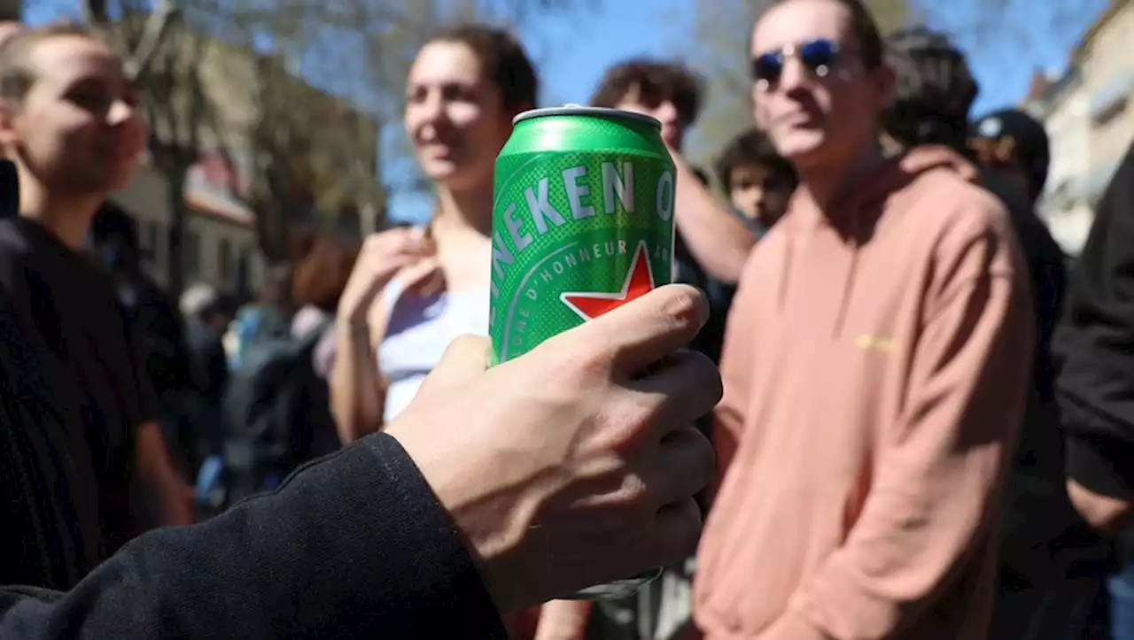 Réforme des retraites : dans le cortège à Toulouse, pourquoi on boit autant de bière ?