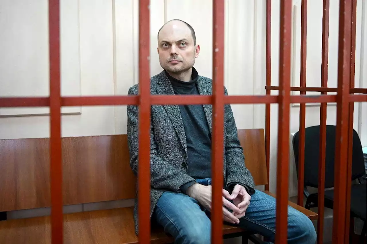 El periodista opositor ruso, Vladimir Kara, enfrenta 25 años de cárcel