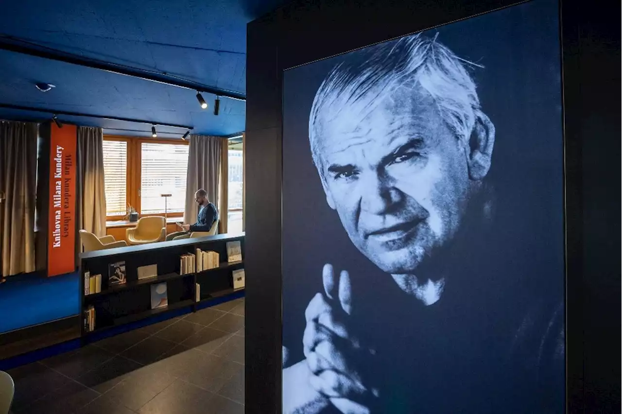 Libros de Milan Kundera son exhibidos en ciudad checa de Brno