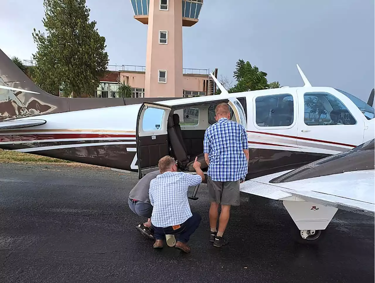 How do you fly a plane if you suspect a venomous cobra is loose on board?