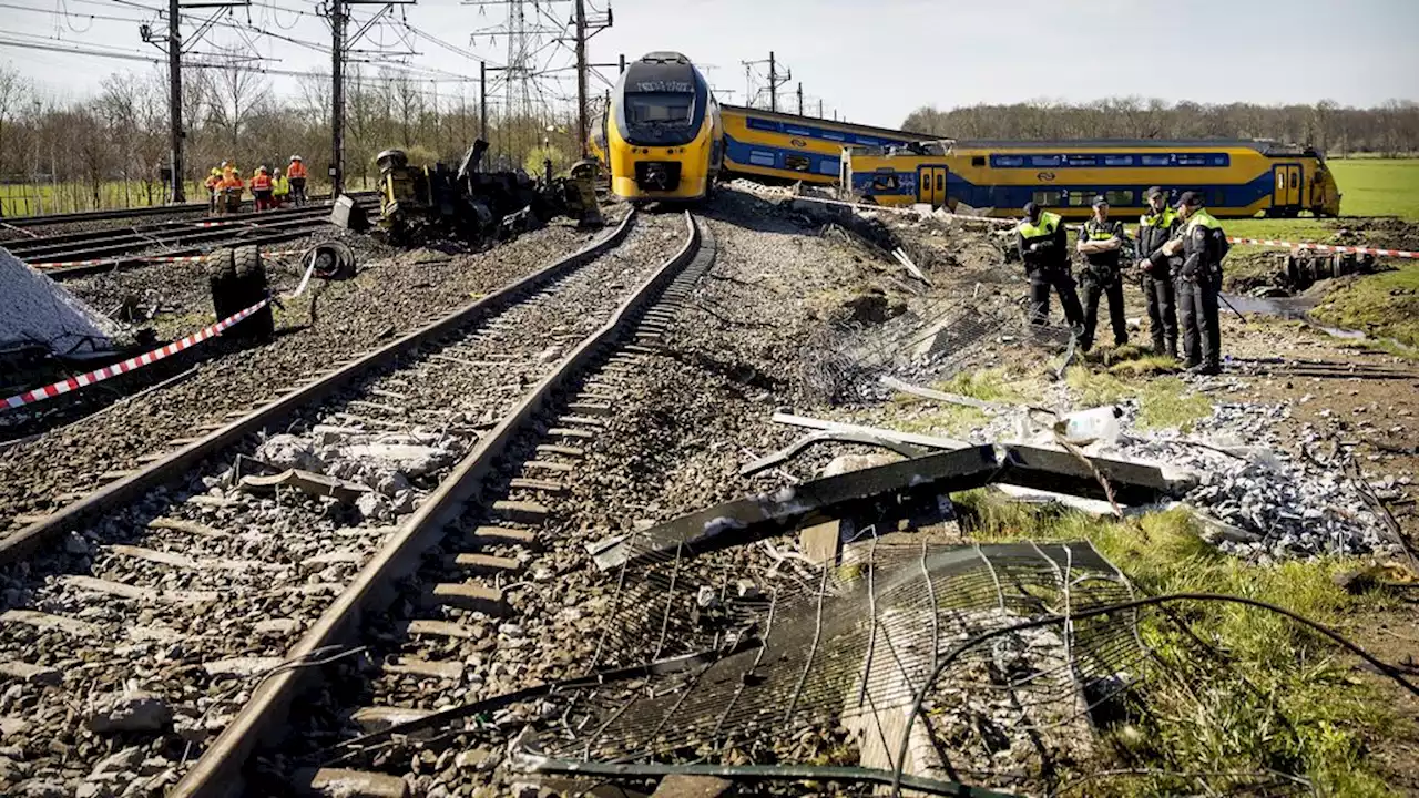 ProRail: bouwkraan te vroeg bij spoor Voorschoten dat nog in gebruik was