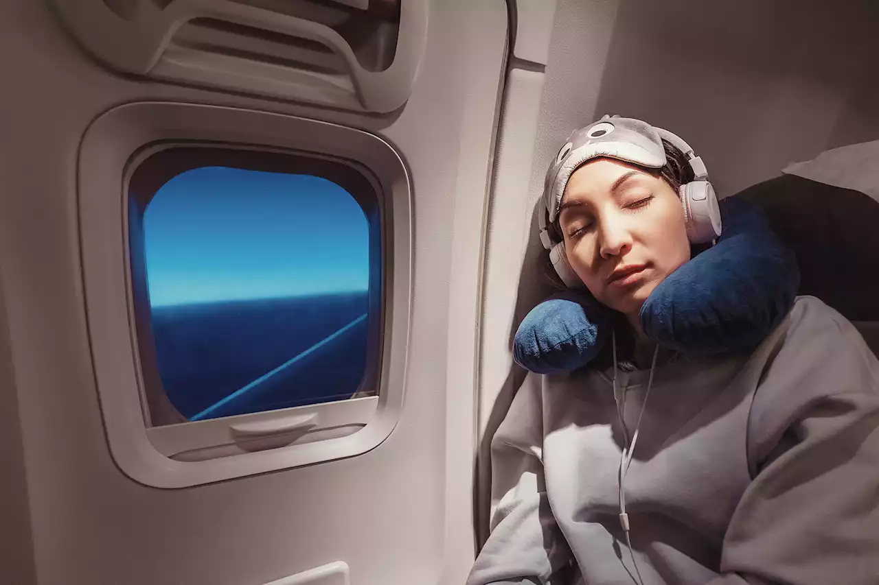 Expert reveals best and worst time to sleep on a plane