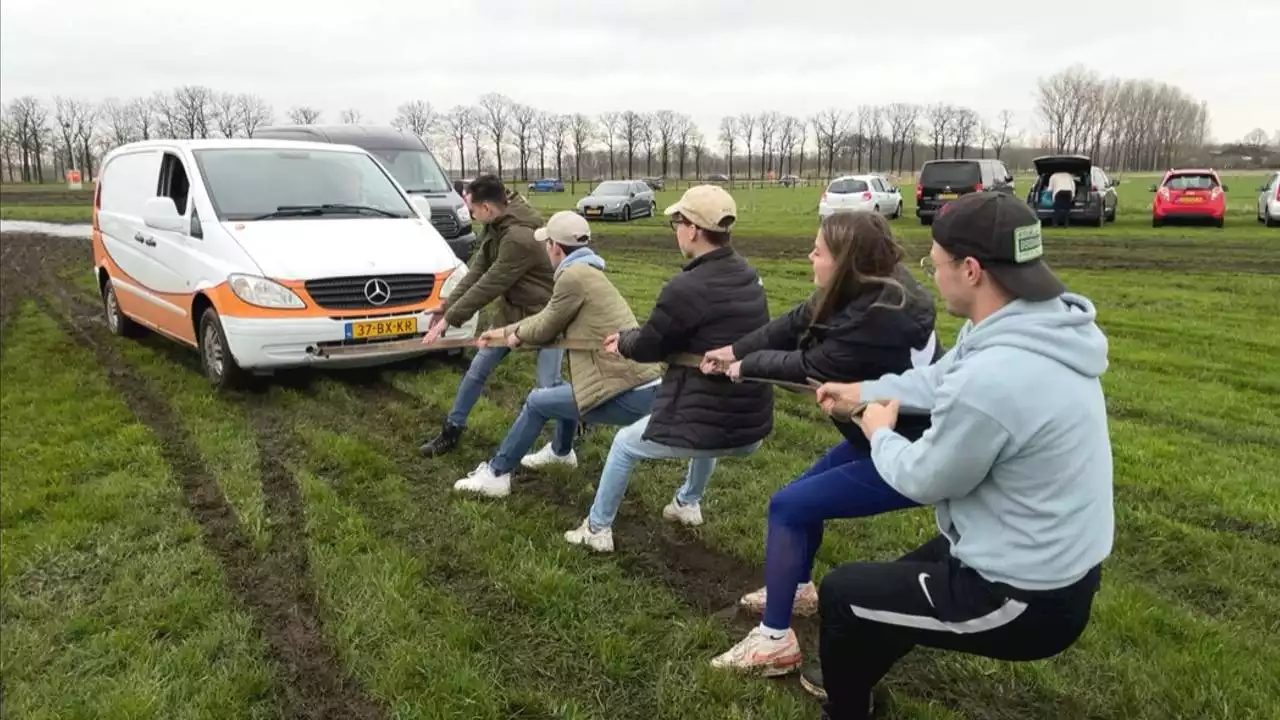 Boer Anton haalde hele nacht auto's uit de modder van Paaspop-parkeerplaats