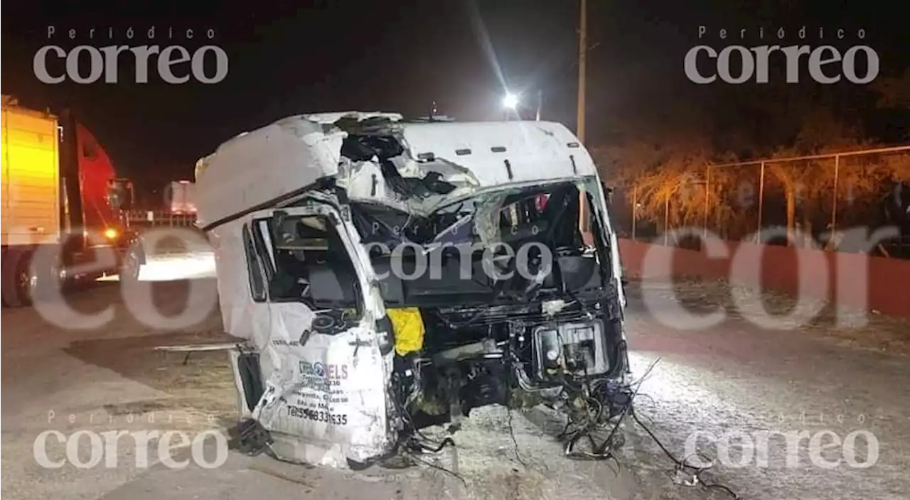 Aparatoso choque de madrugada deja un lesionado en San José Iturbide