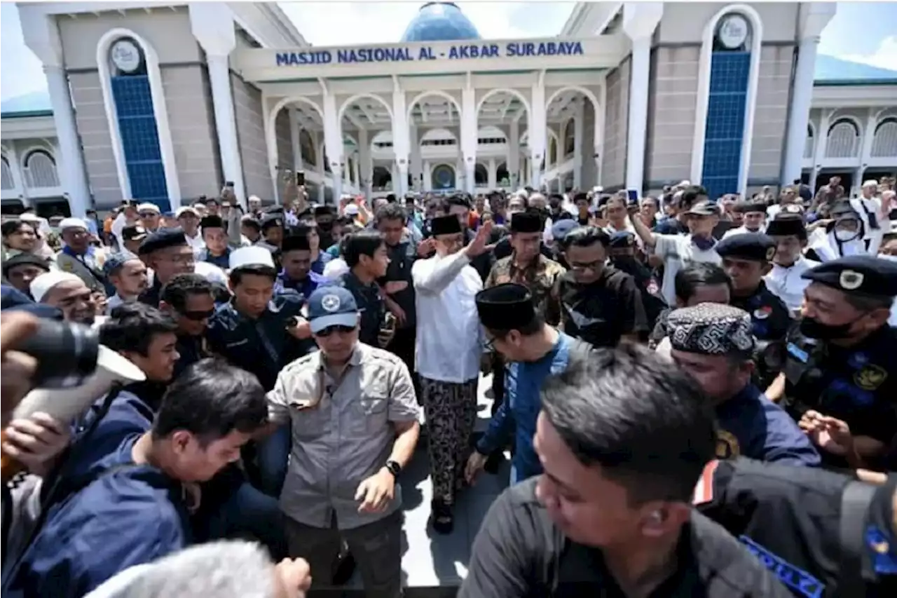 Anies: Alhamdulillah Merasakan Segarnya Berwudu dan Bersujud di Masjid Al Akbar Surabaya