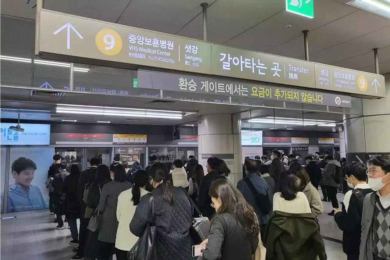 Vomit increasingly plagues Seoul subway trains, most complaints on Fridays after 9pm