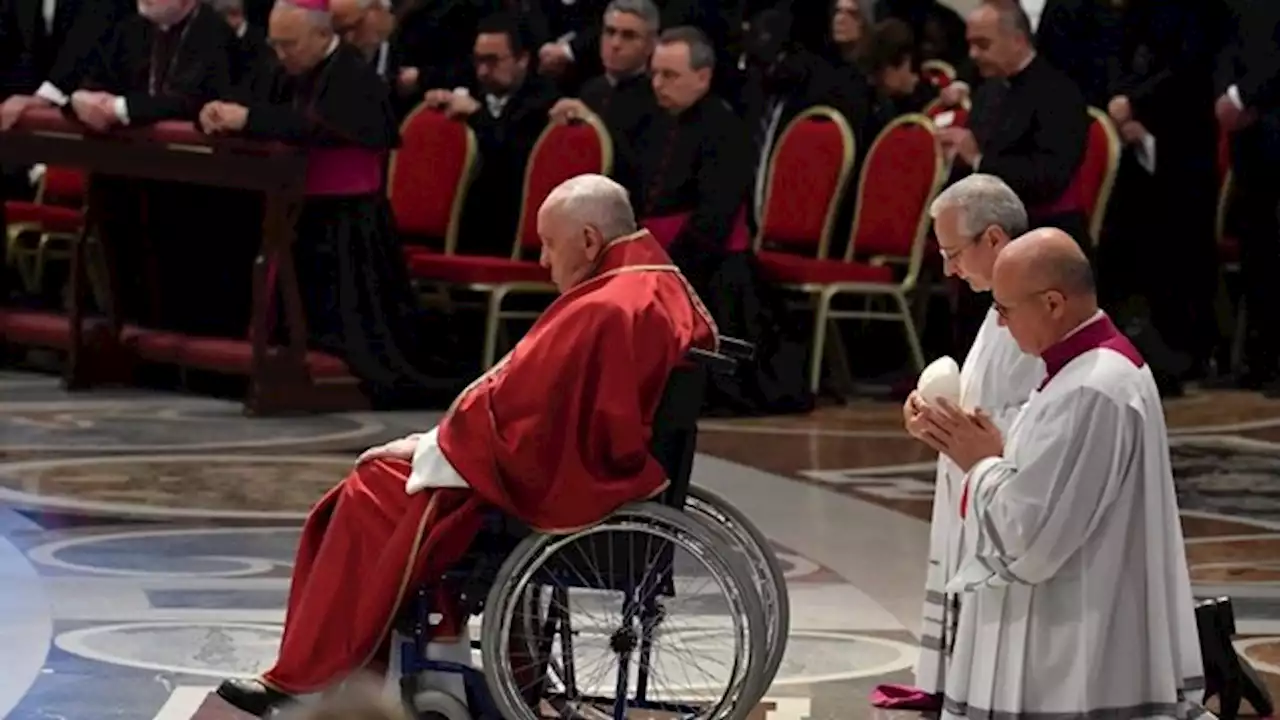 Por precaución y el 'inteso frío', Francisco no irá al Vía Crucis en el Coliseo de Roma