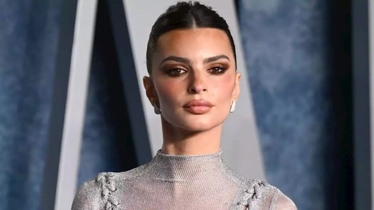 Emily Ratajkowski Addresses Those Harry Styles Kissing Pics