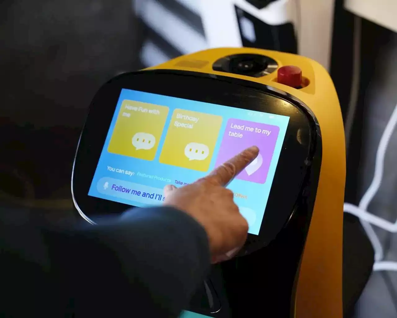 Are robot waiters the future? Some restaurants think so