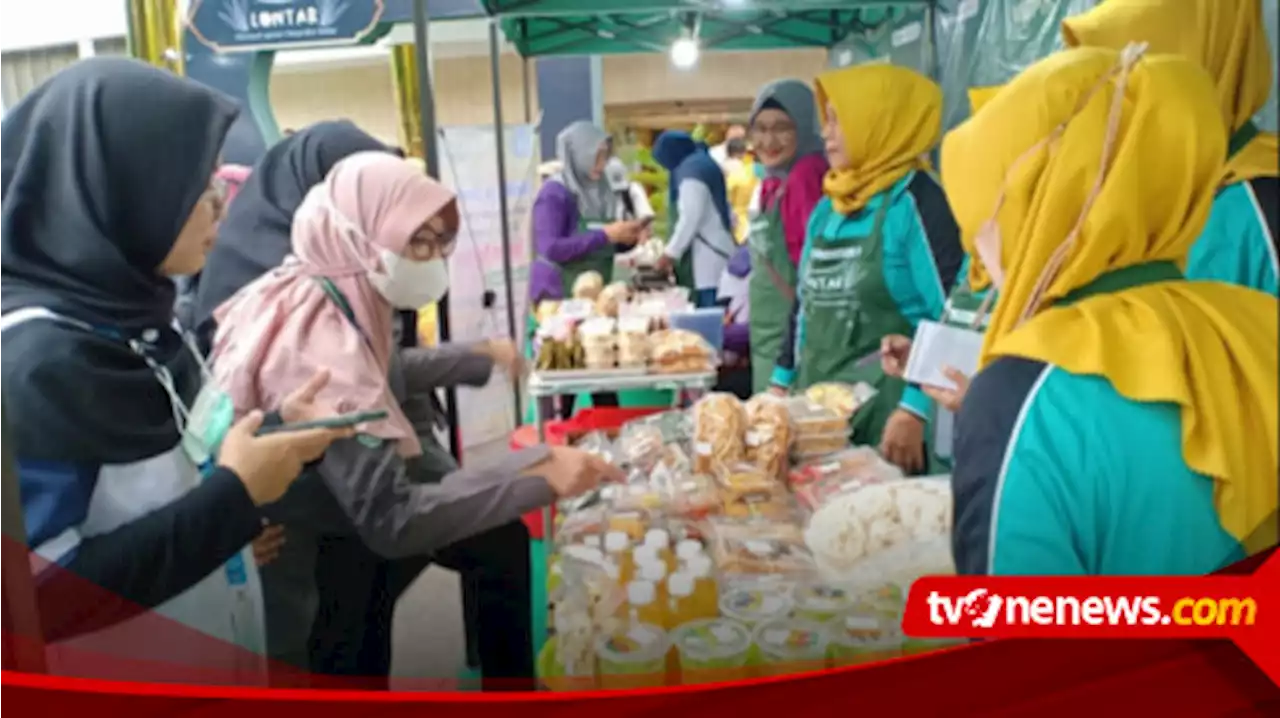 Ramainya Bazar Lontar di Gresik, Bantu Majukan UMKM, Para Ibu Dilatih Bikin Makanan Ringan Khas Ramadhan