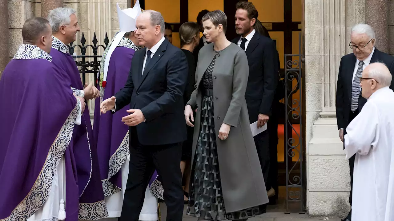 L'outfit regale di oggi: Charlène di Monaco in lungo per l'ultima riunione di famiglia