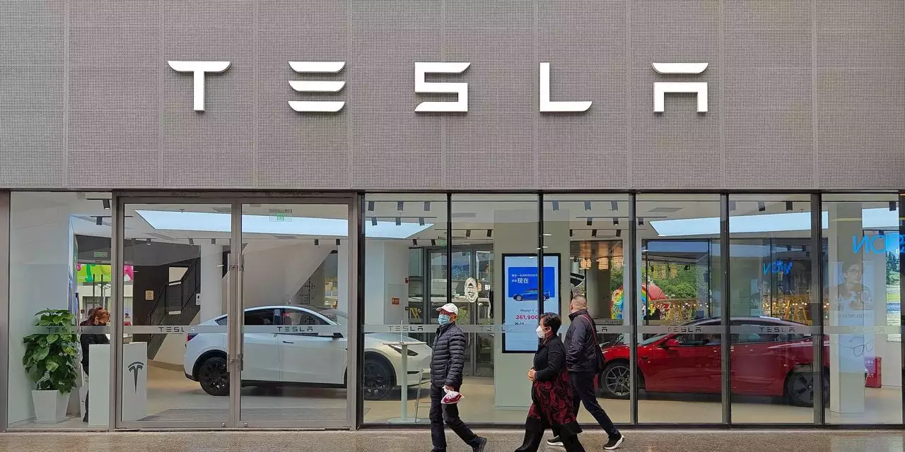 Tesla Cuts Prices Again as It Seeks to Lure New Buyers