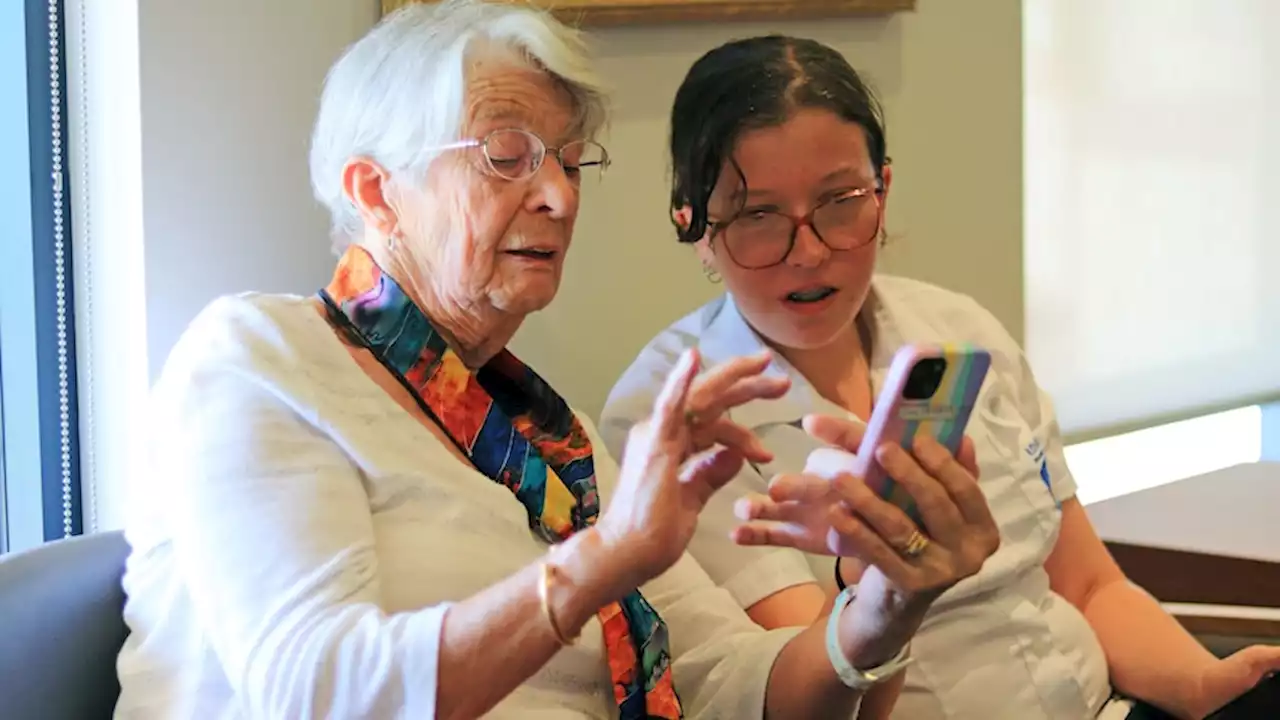 Intergenerational friendships form as teens teach tech to retirees