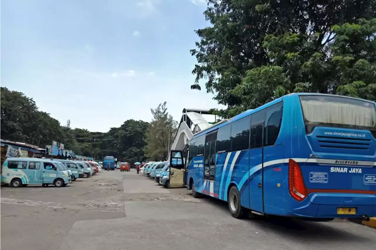 Penumpang Terminal Grogol keluhkan minimnya fasilitas ruang tunggu