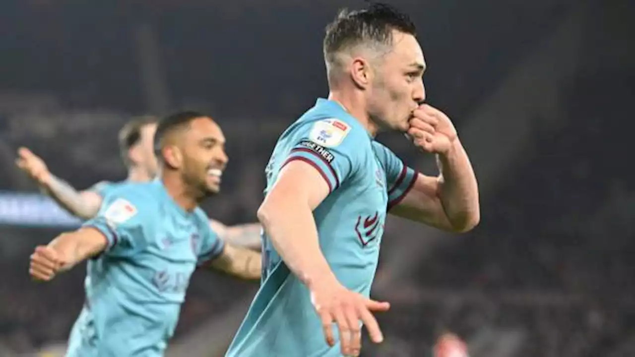 Burnley beat Boro to seal Premier League promotion