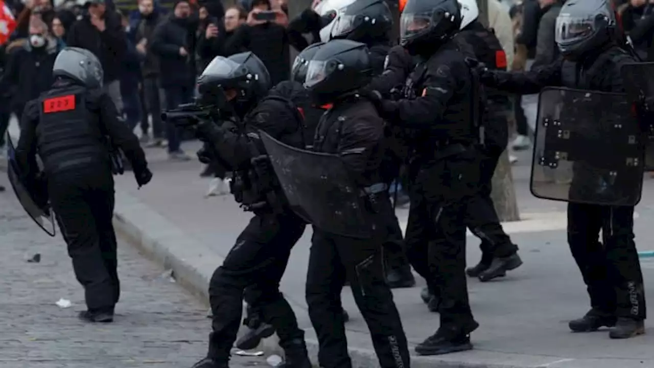 Retraites: la Défenseure des droits a reçu 100 saisines pour violences lors des manifestations