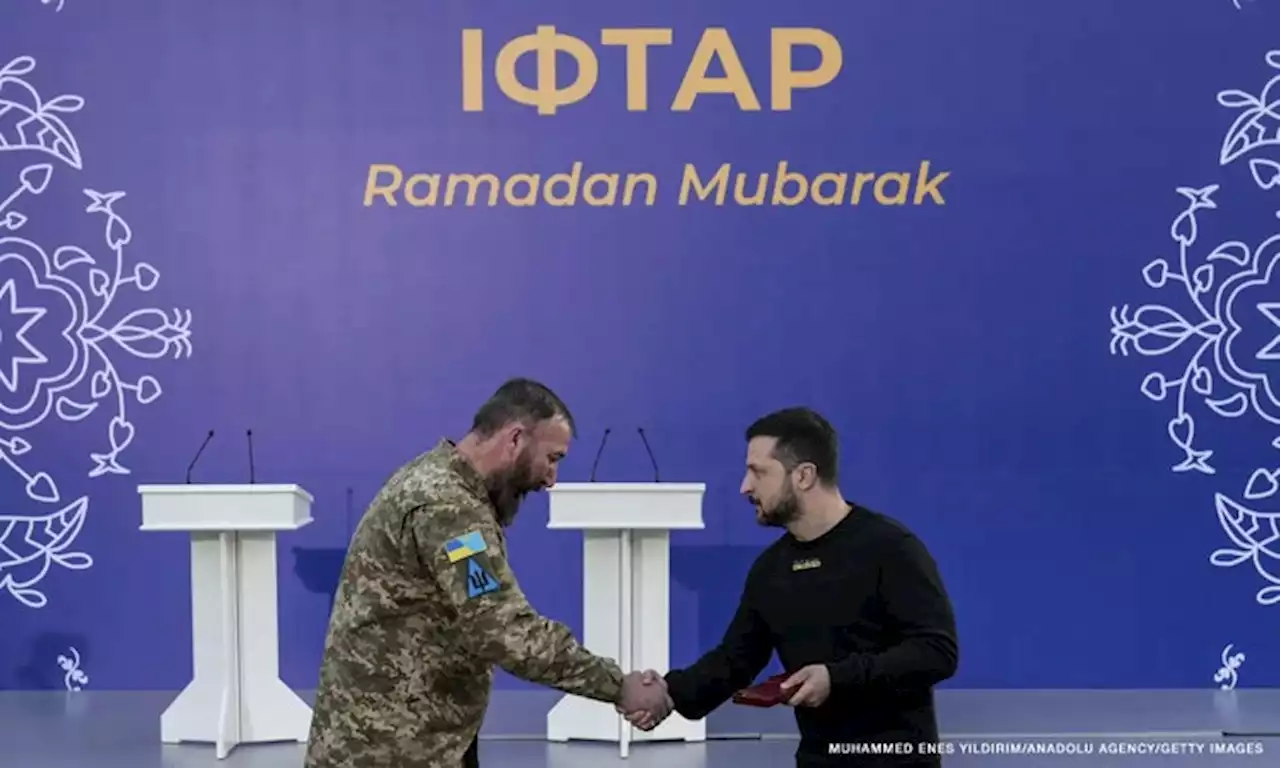 Zelensky shares Iftar with Muslim soldiers in 'new tradition of respect'