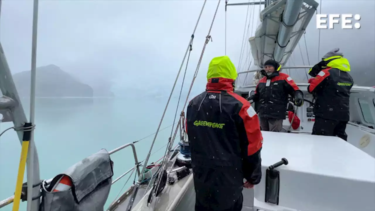 El barco que vigila a las salmoneras del mar austral chileno