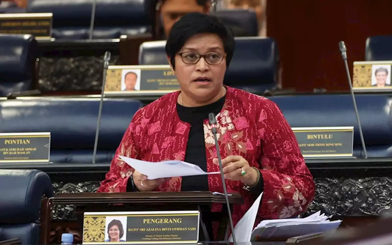 Azalina tak boleh dipersalah dedah perincian siasatan Nazlan, kata Shahrir