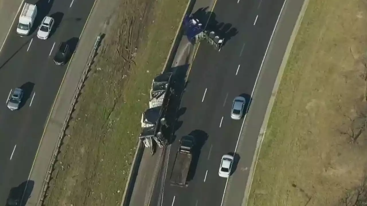 1 injured after semi-truck overturns on I-57 in Cook County