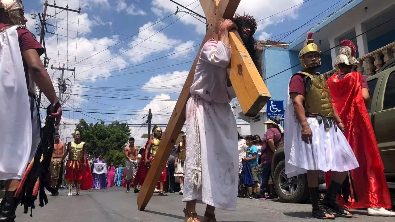 Crucifican al Cristo Zapatero de San Miguel