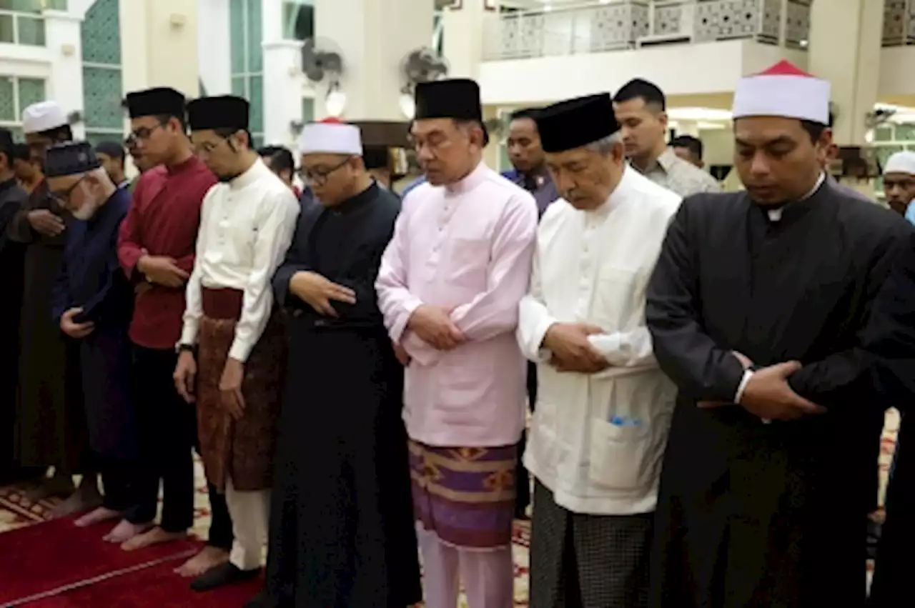 PM Anwar: Al-Azhar University alumni the fortress of Islamic faith