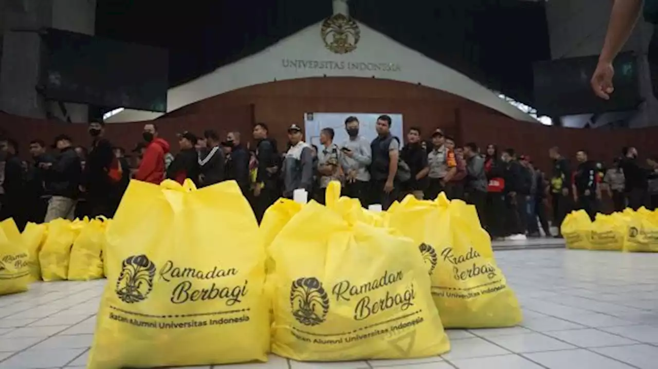 ILUNI UI Bagikan Ribuan Paket Sembako untuk Karyawan UI dan Warga Depok