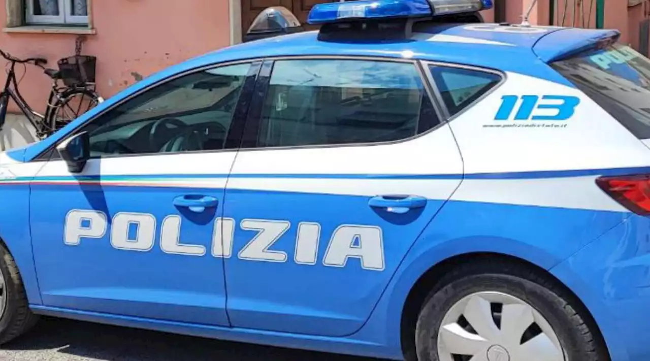 Catania, si barrica da solo in casa e spara colpi di pistola in strada