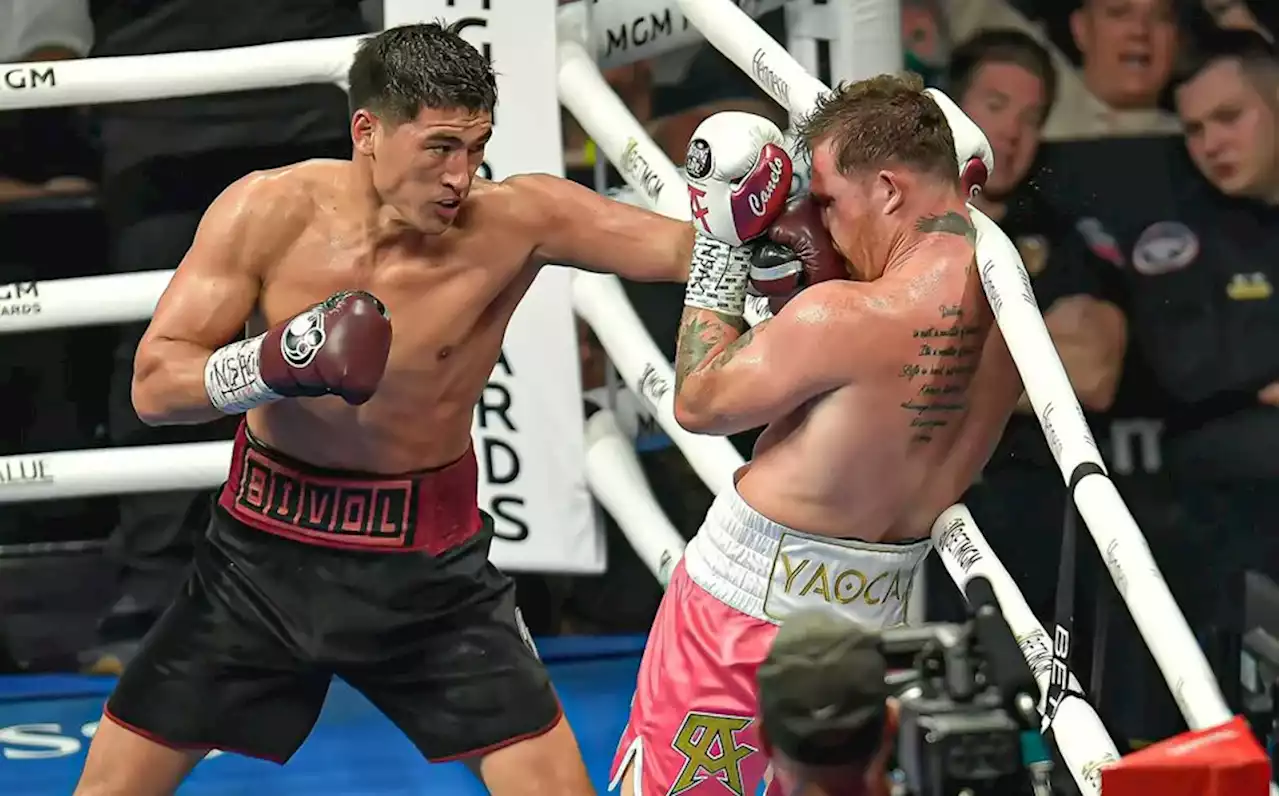 Bivol asegura que Canelo ha puesto excusas para no tener la revancha