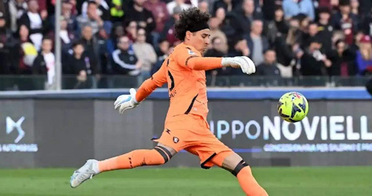 Prensa en Italia se rinde ante Guillermo Ochoa, hoy apodado 'Superman'