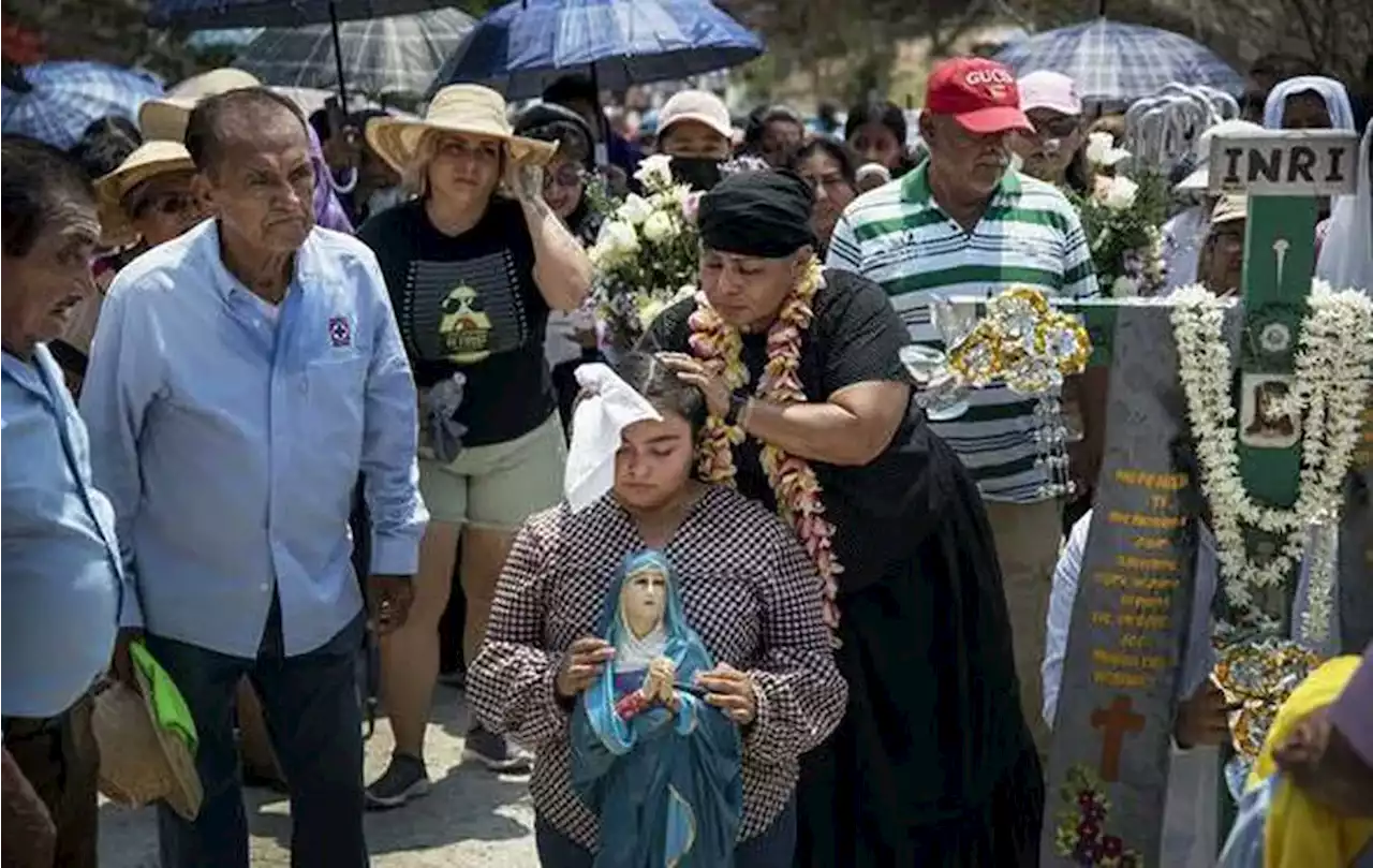 Miles peregrinan a histórica iglesia en Nuevo México