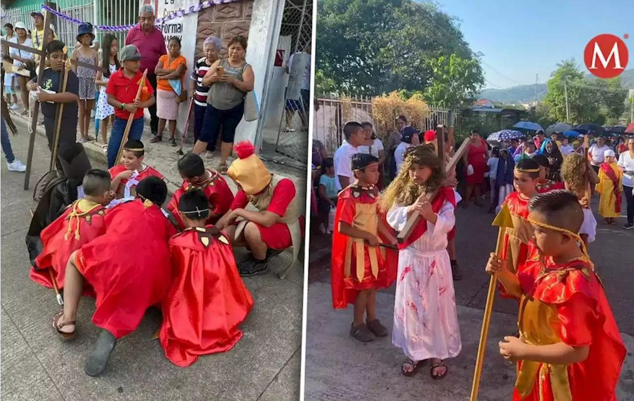 Niños interpretan el viacrucis en Pueblo Viejo, Veracruz