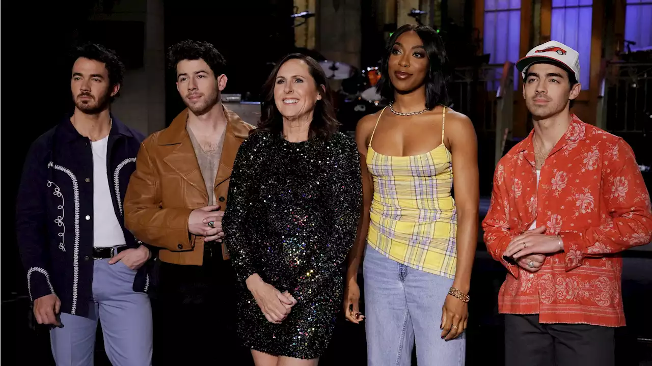 ‘SNL' Alum Molly Shannon Back as Host With Musical Guest Jonas Brothers