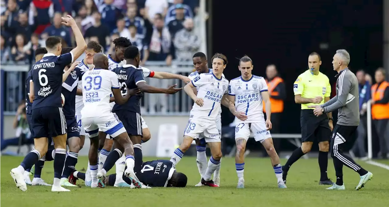 Bordeaux – Bastia : un Bordelais piétiné et frappé au sol en douce !