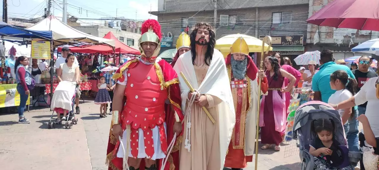 Viacrucis del Barrio de San Miguel impulsa la fe de los espectadores en Celaya