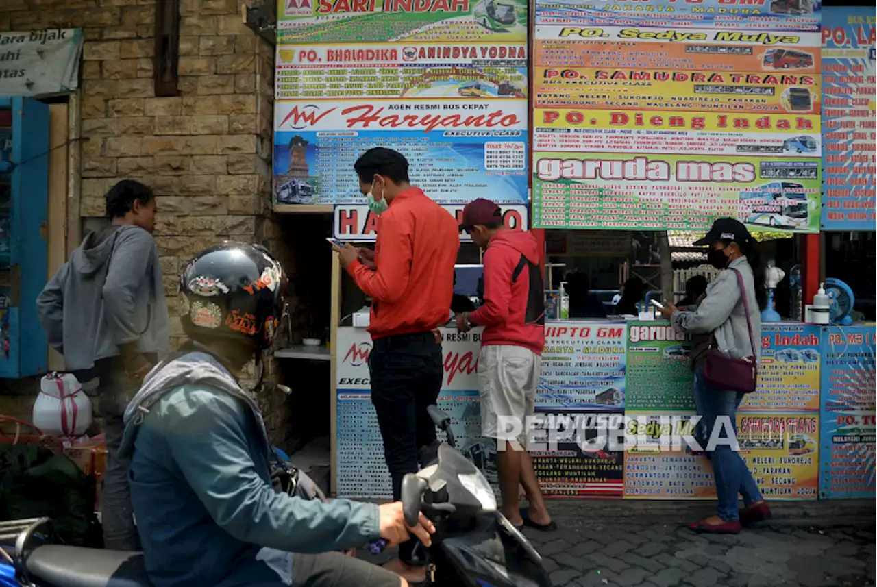 Penumpang Bus Terminal Grogol Keluhkan Minimnya Fasilitas Ruang Tunggu