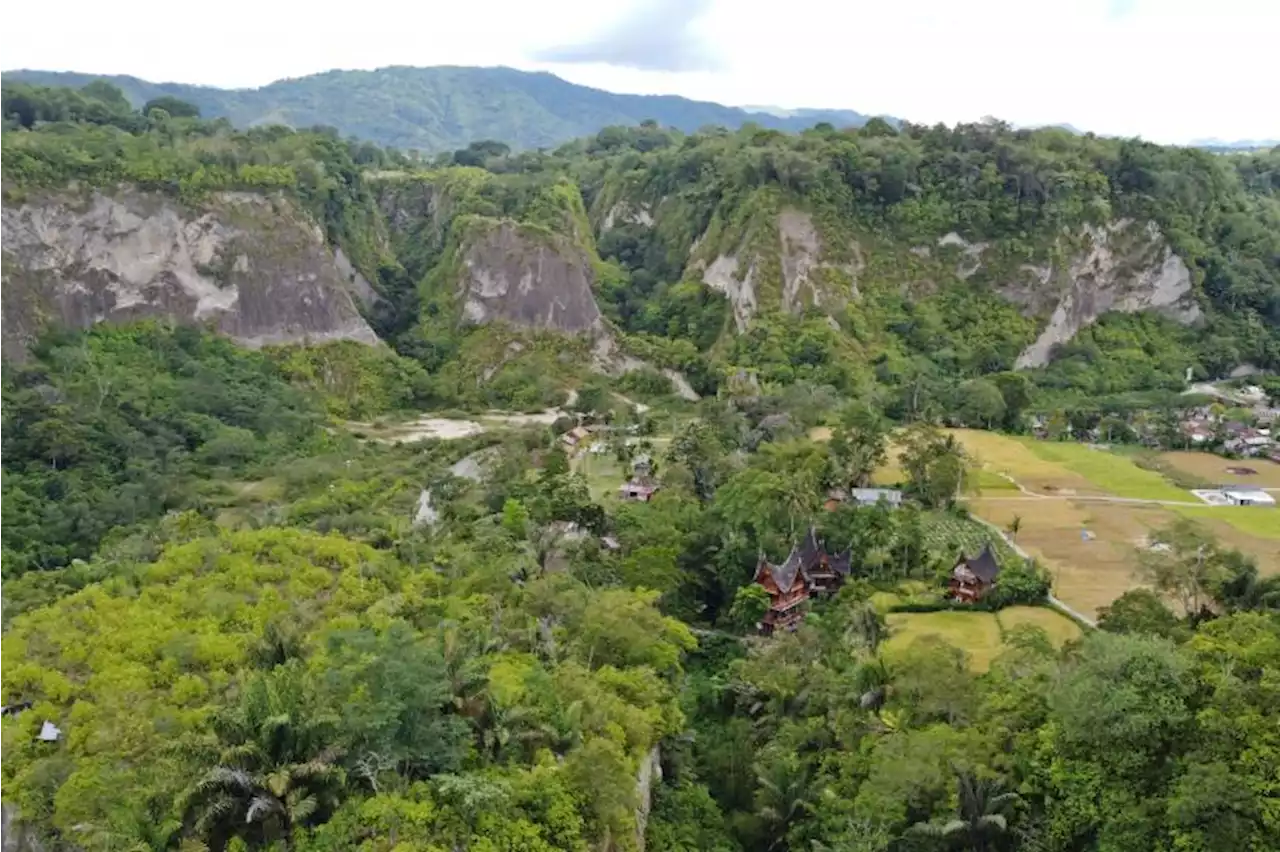 Usai Gempa, Warga Diminta Hati-Hati Saat Melintasi Ngarai Sianok |Republika Online