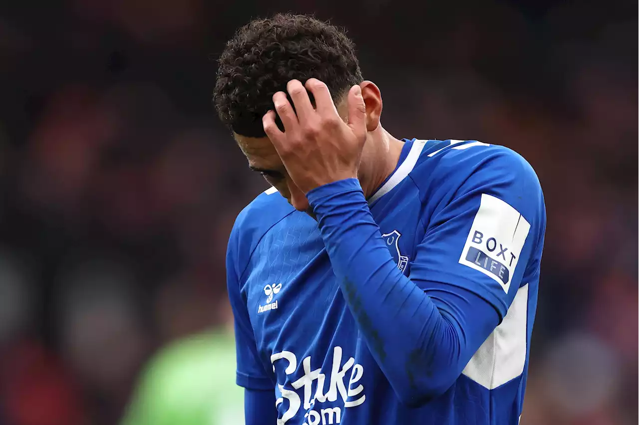 Everton star hooked at half-time vs Man United after Pearce blasted 'disastrous' display