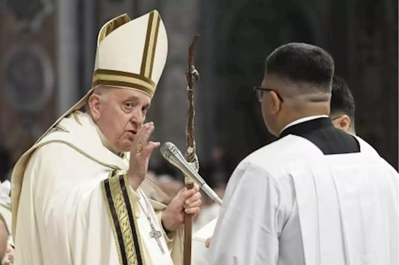 Il Papa alla veglia pasquale nella Basilica di San Pietro