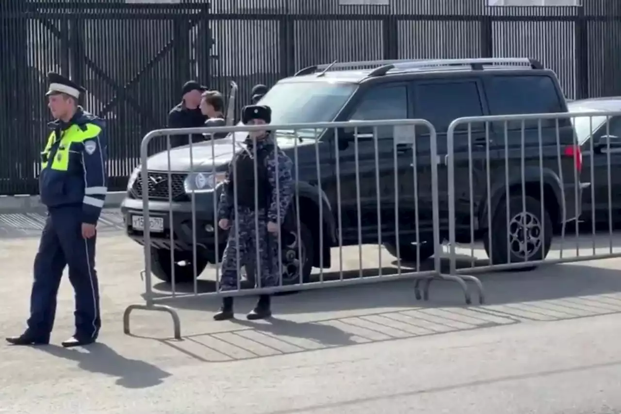 Guests at funeral of pro-Vlad blogger forced to go through metal detectors