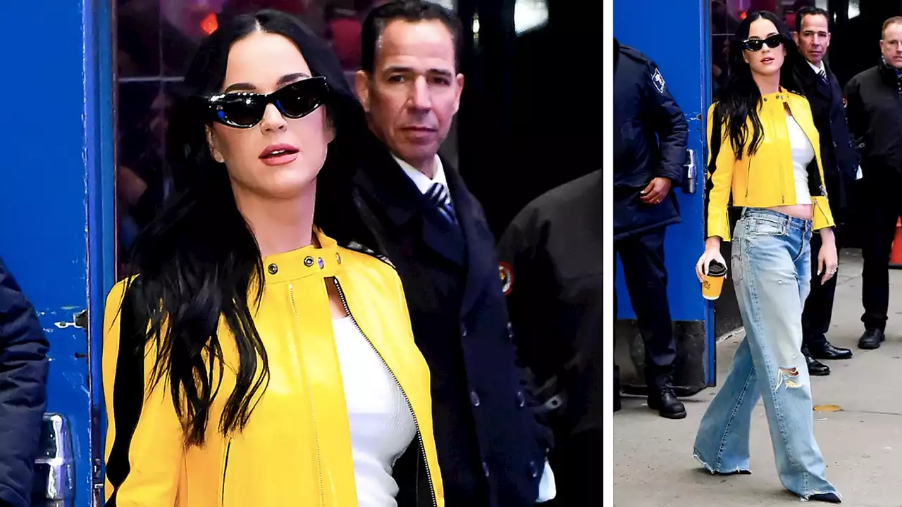 Con una chamarra al estilo de Kill Bill, Katy Perry lleva unos baggy jeans como experta de moda