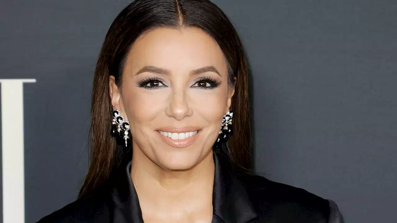 Estos aretes elegantes pueden transformar todo un look y Eva Longoria lo sabe